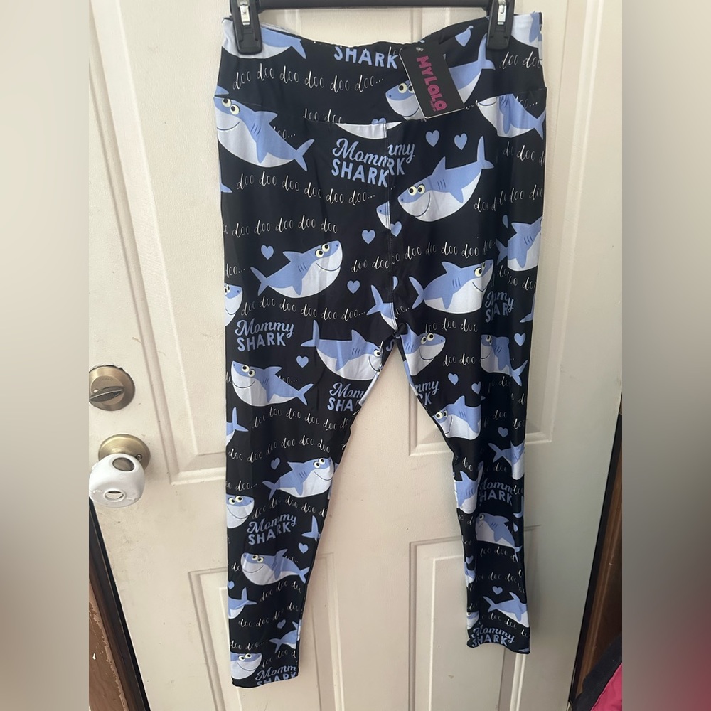 *FINAL* MY LALA LEGGINGS WOMEN’S MOMMY SHARK LEGGINGS: BLACK: NWT: SZ CURVY